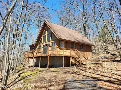 1006 Hamstead Rd, Bushkill, PA 18324