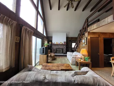 Living - 1006 Hampstead Rd, Bushkill, PA 18324 photo 1 of 3