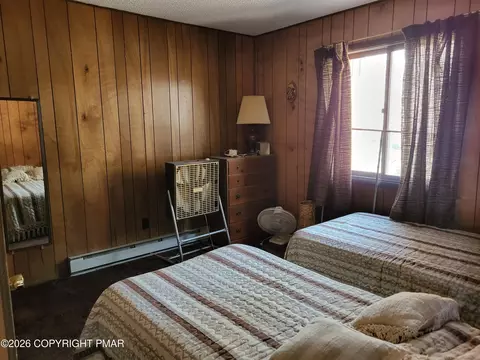 Bedroom - 1006 Hampstead Rd, Bushkill, PA 18324 photo 9 of 10