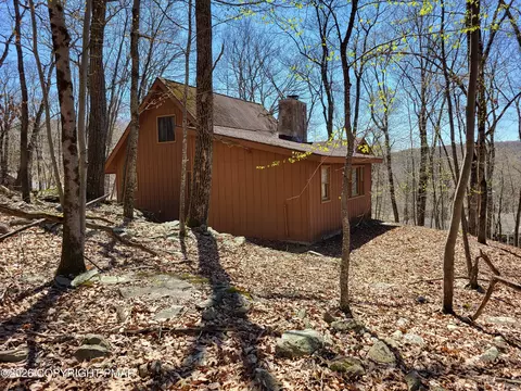 Exterior - 1006 Hampstead Rd, Bushkill, PA 18324 photo 7 of 28