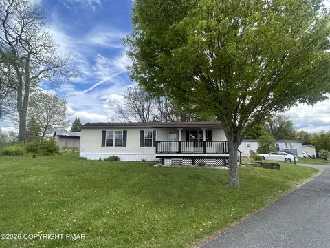 6 Ahearn Dr, Mount Bethel, PA 18343