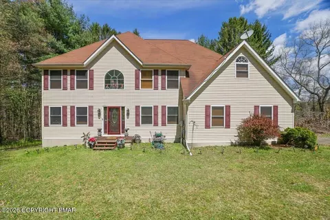 100 Comanche Pines Rd, Effort, PA 18330