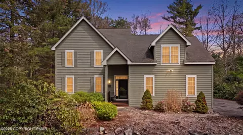 493 Brookside Dr, Pocono Pines, PA 18350