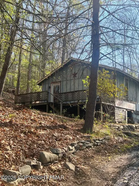 1214 W Sugar Mountain Rd W, Bushkill, PA 18324