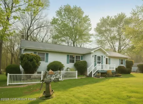 115 Ellison Ln, Cresco, PA 18326