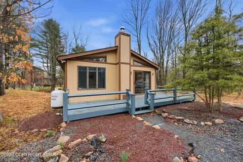 391 Towamensing Trl, Albrightsville, PA 18210
