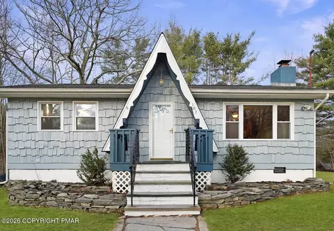 102 Spruce Dr, Dingmans Ferry, PA 18328