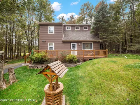 1025 Maplewood Dr, Newfoundland, PA 18445