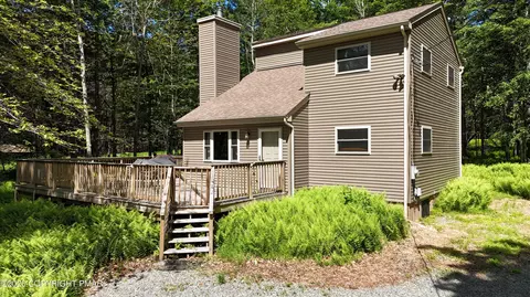 21 Cherry Ct, Clifton Township, PA 18424