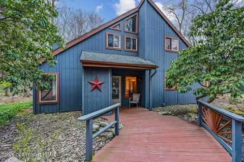 171 Crocketts Cres, Pocono Pines, PA 18350
