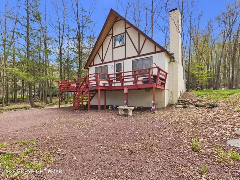 1482 Arrowhead Dr, Pocono Lake, PA 18347