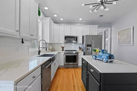 2255 Redwood Dr, Slatington, PA 18080
