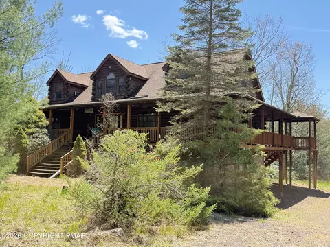 76 Delaware Dr, Jim Thorpe, PA 18229
