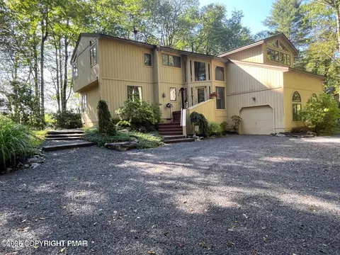 108 Blackfoot Trl, Pocono Pines, PA 18350