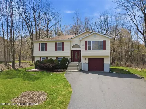 825 Clearview Dr, Long Pond, PA 18334