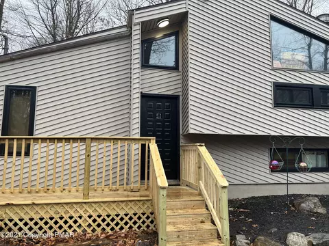 3322 Woodland Dr, Tobyhanna, PA 18466