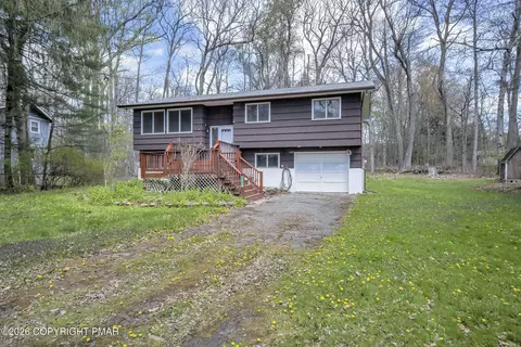 1115 Blue Jay Ln, Tobyhanna, PA 18466