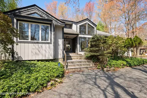 576 Conestoga Trl, Pocono Pines, PA 18350