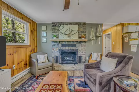 29 Lakeview Dr, Lake Harmony, PA 18624