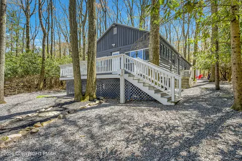29 Lakeview Dr, Lake Harmony, PA 18624