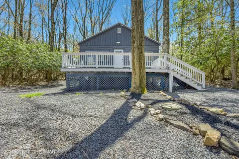 29 Lakeview Dr, Lake Harmony, PA 18624