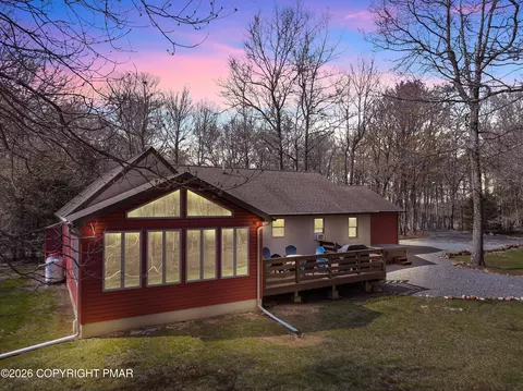 42 Ottomanelli Dr, Albrightsville, PA 18210