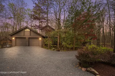119 Boones Trl, Pocono Pines, PA 18350