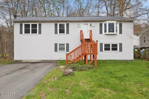 8435 Bear Trail Dr, Tobyhanna, PA 18466