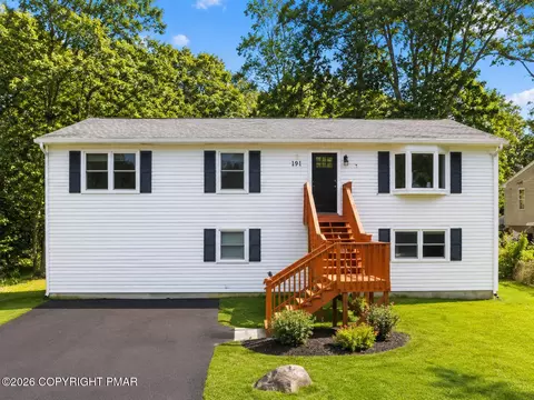 8435 Bear Trail Dr, Tobyhanna, PA 18466