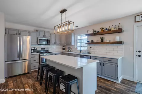 152 Mount Jefferson Dr, Effort, PA 18330