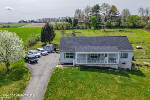 8738 Cardinal Rd, New Tripoli, PA 18066