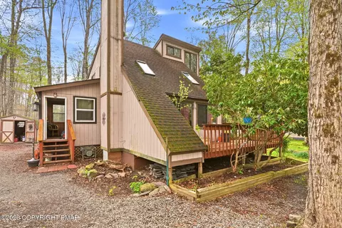 2219 Maple Leaf Ct, Pocono Lake, PA 18347