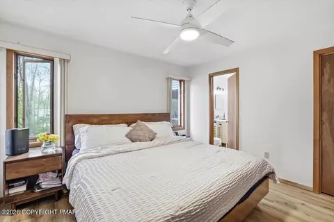 Bedroom - 126 Dunchurch Dr, Bushkill, PA 18324 photo 1 of 7