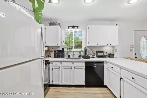 Kitchen - 126 Dunchurch Dr, Bushkill, PA 18324 photo 1 of 2