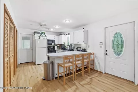 Entry Way - 126 Dunchurch Dr, Bushkill, PA 18324 photo 1 of 4