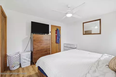 Bedroom - 126 Dunchurch Dr, Bushkill, PA 18324 photo 2 of 7