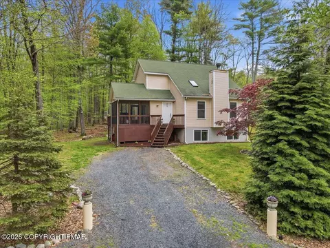 101 Colonial Ct, Dingmans Ferry, PA 18328