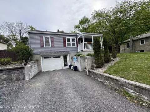 105 Periwinkle Ln, Stroudsburg, PA 18360