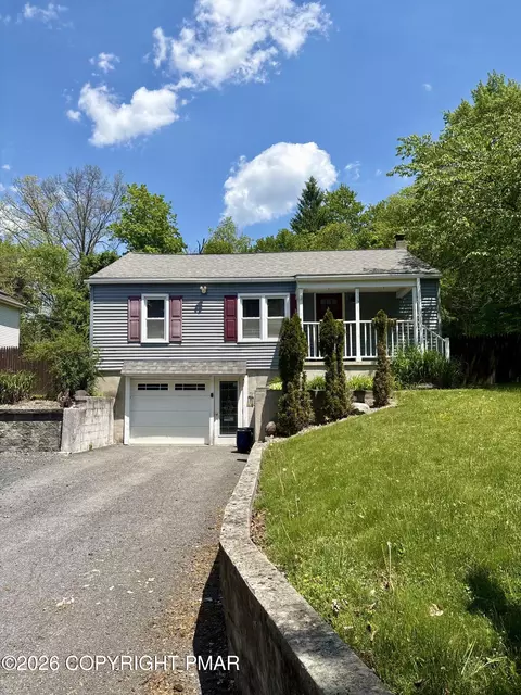 105 Periwinkle Ln, Stroudsburg, PA 18360