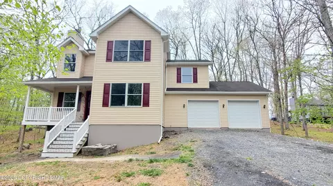 320 Canterbury Rd, Bushkill, PA 18324