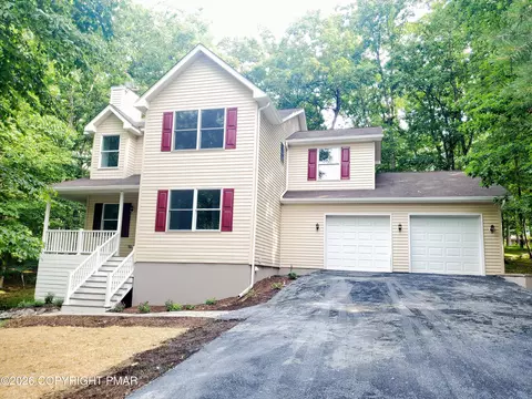 320 Canterbury Rd, Bushkill, PA 18324