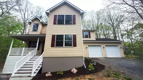 320 Canterbury Rd, Bushkill, PA 18324
