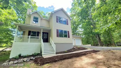 320 Canterbury Rd, Bushkill, PA 18324