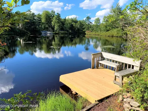 110 Powderhorn Rd, Long Pond, PA 18334