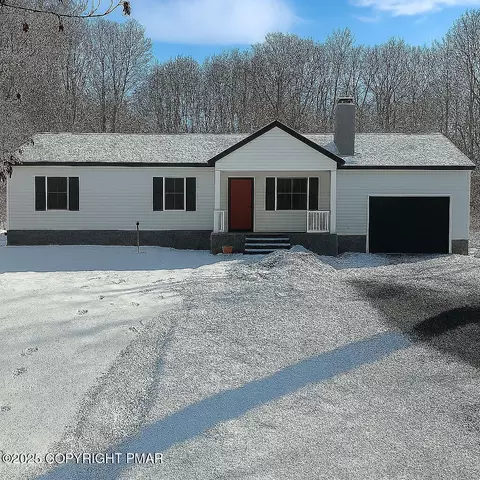 253 Oakenshield Dr, Tamiment, PA 18371