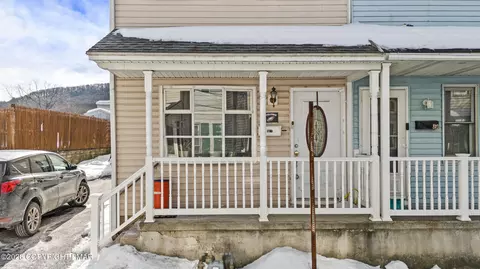 817 Grant St, Pottsville, PA 17901