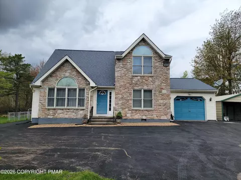444 Clearview Dr, Long Pond, PA 18334