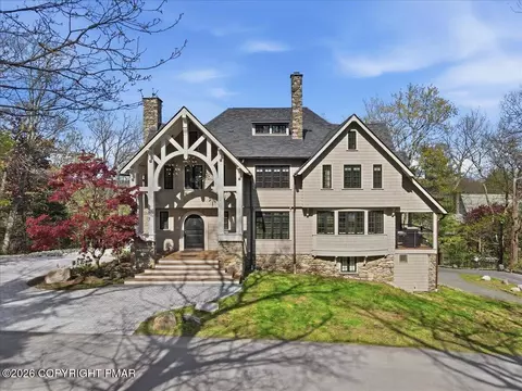 214 Summit Dr, Buck Hill Falls, PA 18323