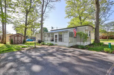 372 Black Oak Ln, Bath, PA 18014