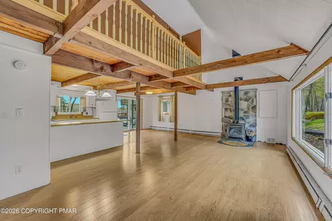 1217 Arrowhead Dr, Pocono Lake, PA 18347